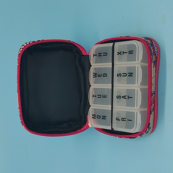 FASHION SMART | Pill & Vitamin Clutch - Picture 4 of 4